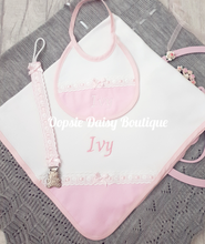 Load image into Gallery viewer, Personalised Spanish Baby Gift Set Dummy Clip, Bib &amp; Blanket/Sheet/Burp Cloth